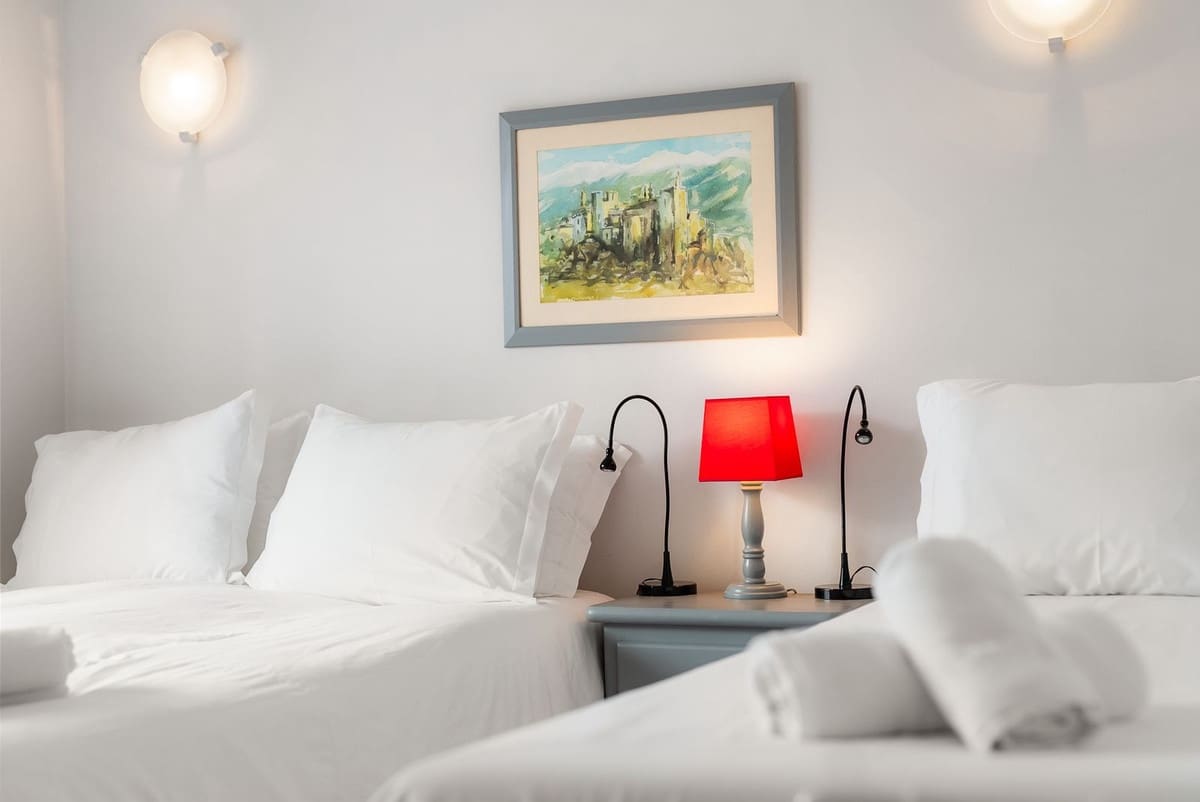 2 bedroom Apartment for sale in Calahonda with pool - € 380,000 (Ref: 9713604)