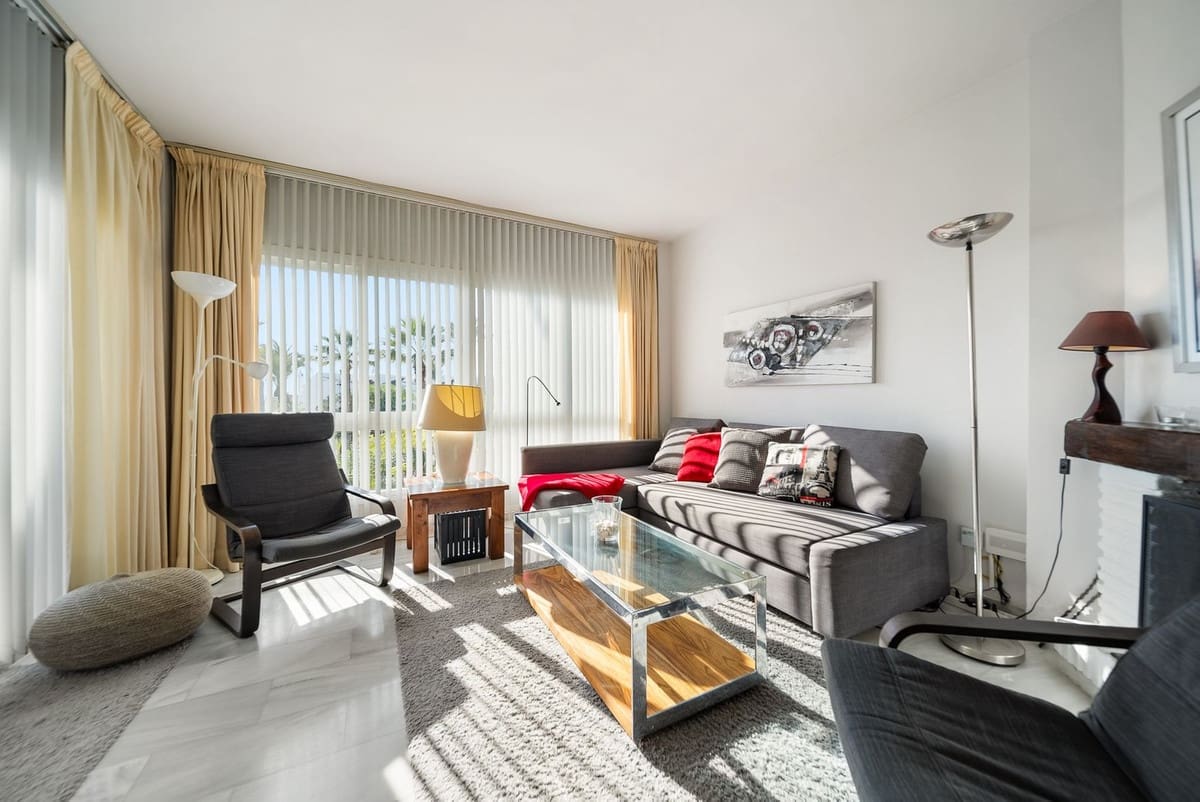 2 bedroom Apartment for sale in Calahonda with pool - € 380,000 (Ref: 9713604)