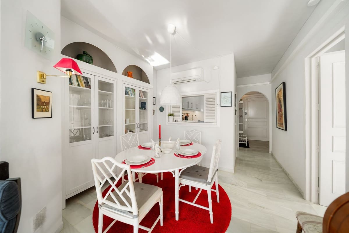 2 bedroom Apartment for sale in Calahonda with pool - € 380,000 (Ref: 9713604)