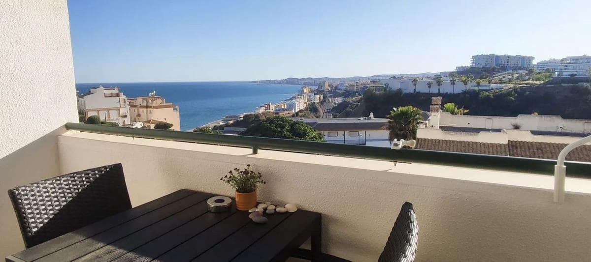 2 bedroom Apartment for sale in Benalmadena Costa with pool garage - € 349,000 (Ref: 9713606)