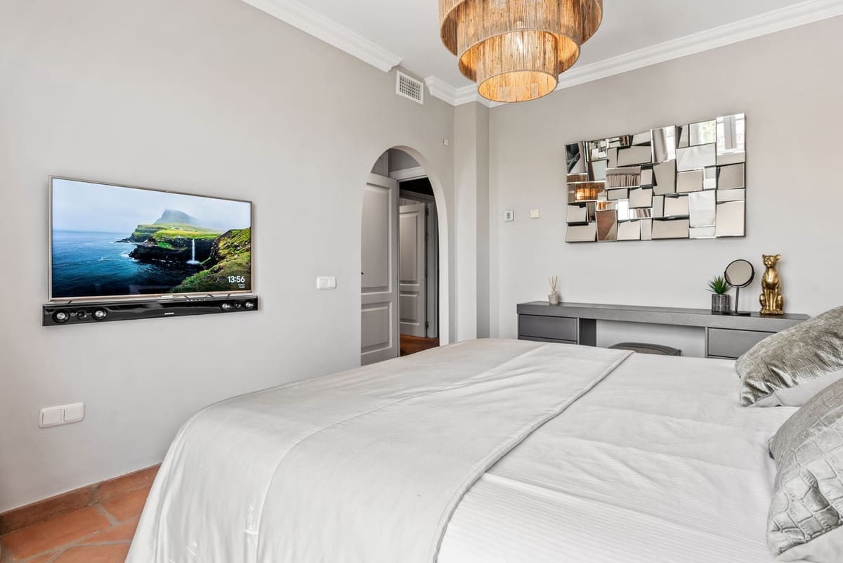 5 bedroom Townhouse for sale in La Heredia with pool - € 1,595,000 (Ref: 9716705)