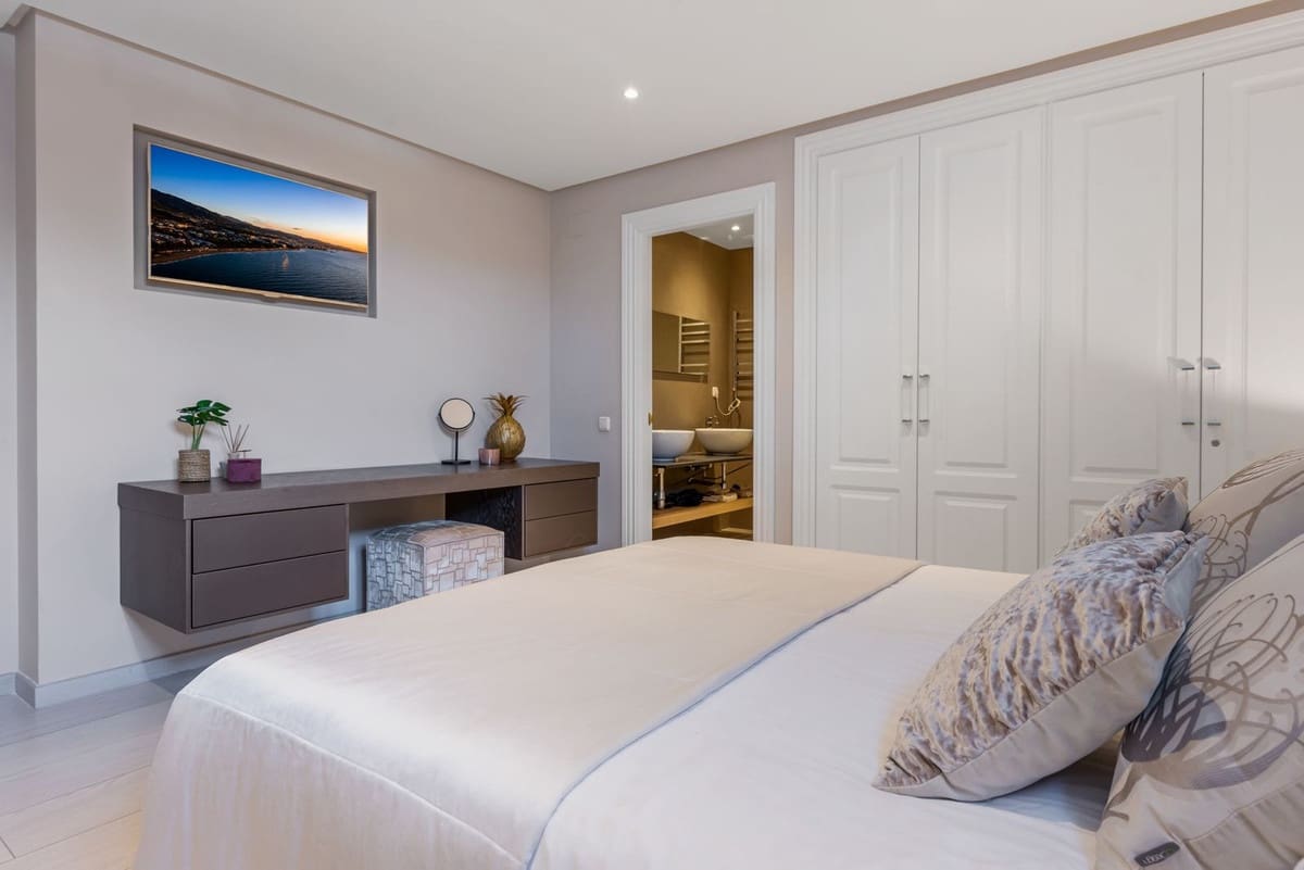 5 bedroom Townhouse for sale in La Heredia with pool - € 1,595,000 (Ref: 9716705)