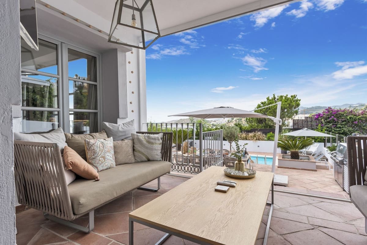 5 bedroom Townhouse for sale in La Heredia with pool - € 1,595,000 (Ref: 9716705)