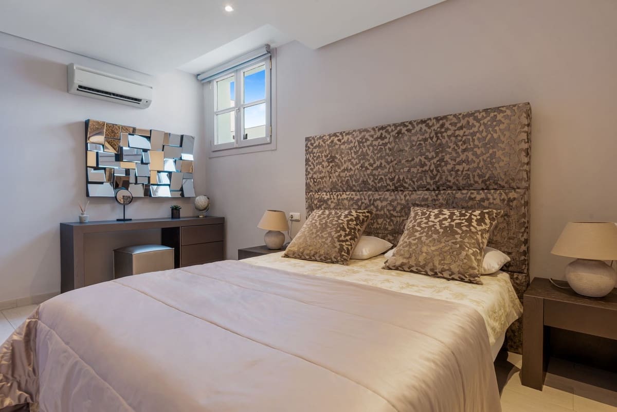 5 bedroom Townhouse for sale in La Heredia with pool - € 1,595,000 (Ref: 9716705)