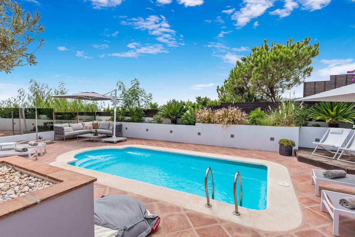 5 bedroom Townhouse for sale in La Heredia with pool - € 1,595,000 (Ref: 9716705)