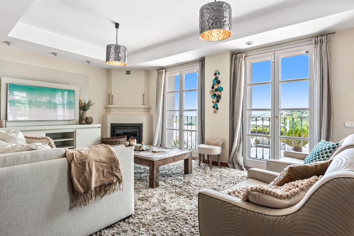 5 bedroom Townhouse for sale in La Heredia with pool - € 1,595,000 (Ref: 9716705)