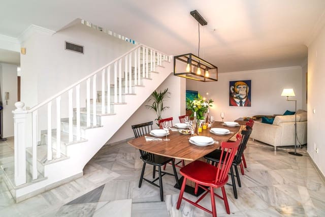 4 bedroom Townhouse for sale in Puerto Banus, Marbella with pool garage - € 1,145,000 (Ref: 9716706)