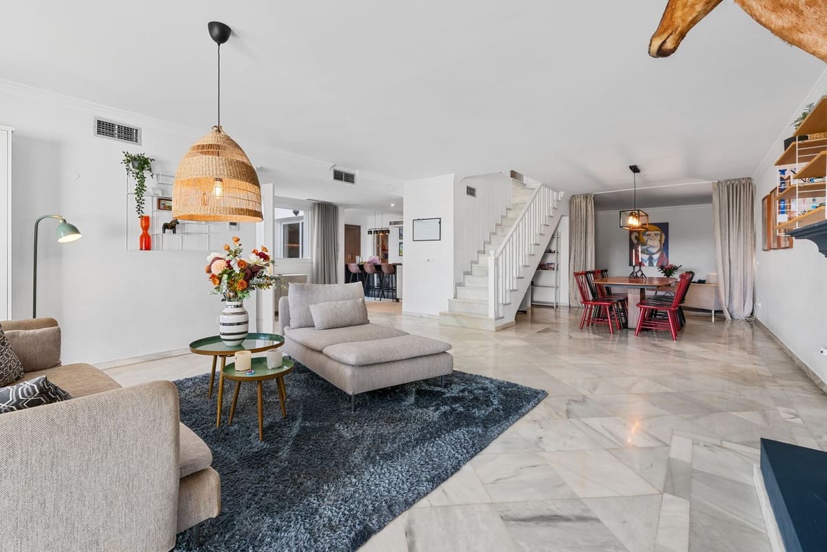 4 bedroom Townhouse for sale in Puerto Banus with pool garage - € 1,145,000 (Ref: 9716706)