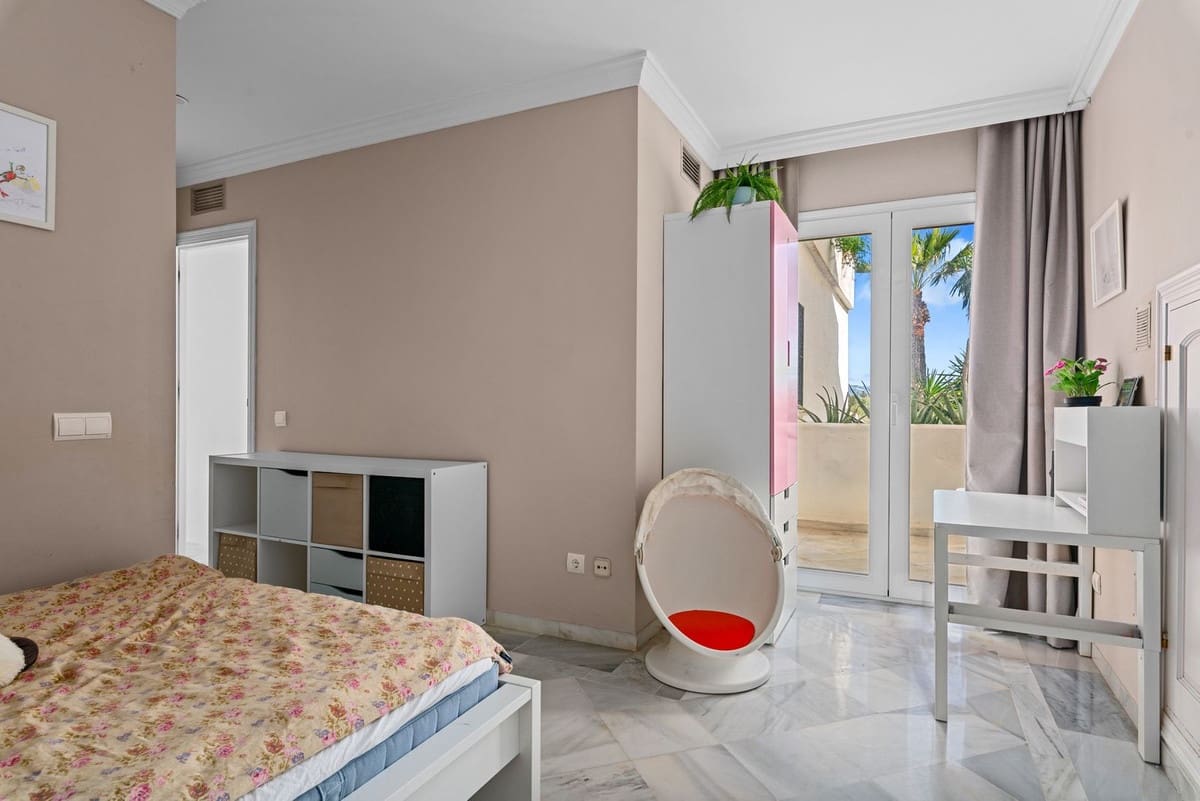 4 bedroom Townhouse for sale in Puerto Banus with pool garage - € 1,145,000 (Ref: 9716706)