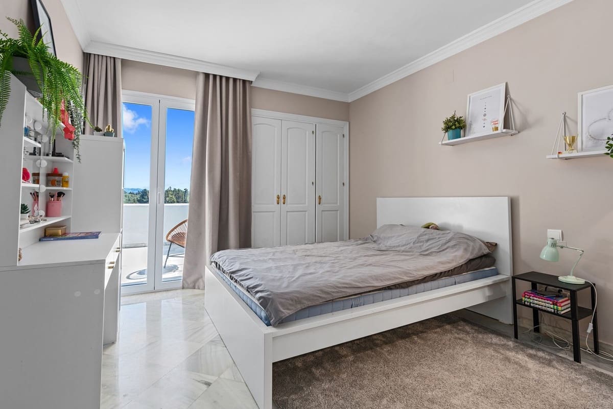 4 bedroom Townhouse for sale in Puerto Banus with pool garage - € 1,145,000 (Ref: 9716706)