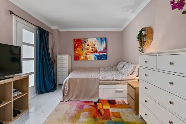 4 bedroom Townhouse for sale in Puerto Banus, Marbella with pool garage - € 1,145,000 (Ref: 9716706)