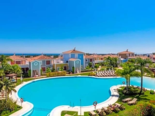 3 sypialnia Penthouse na sprzedaż w New Golden Mile, Estepona z basenem garażem - 639 000 € (Ref: 9716707)