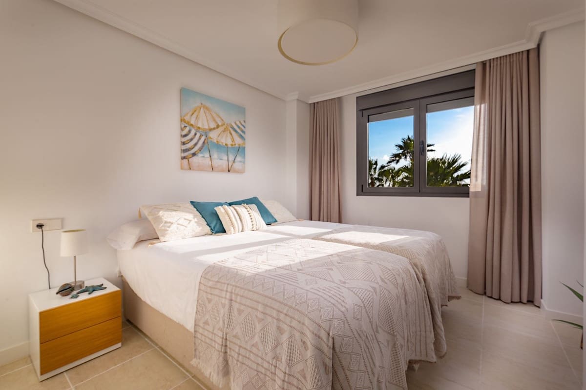 2 sovrum Takvåning till salu i Estepona med pool garage - 495 000 € (Ref: 9716709)