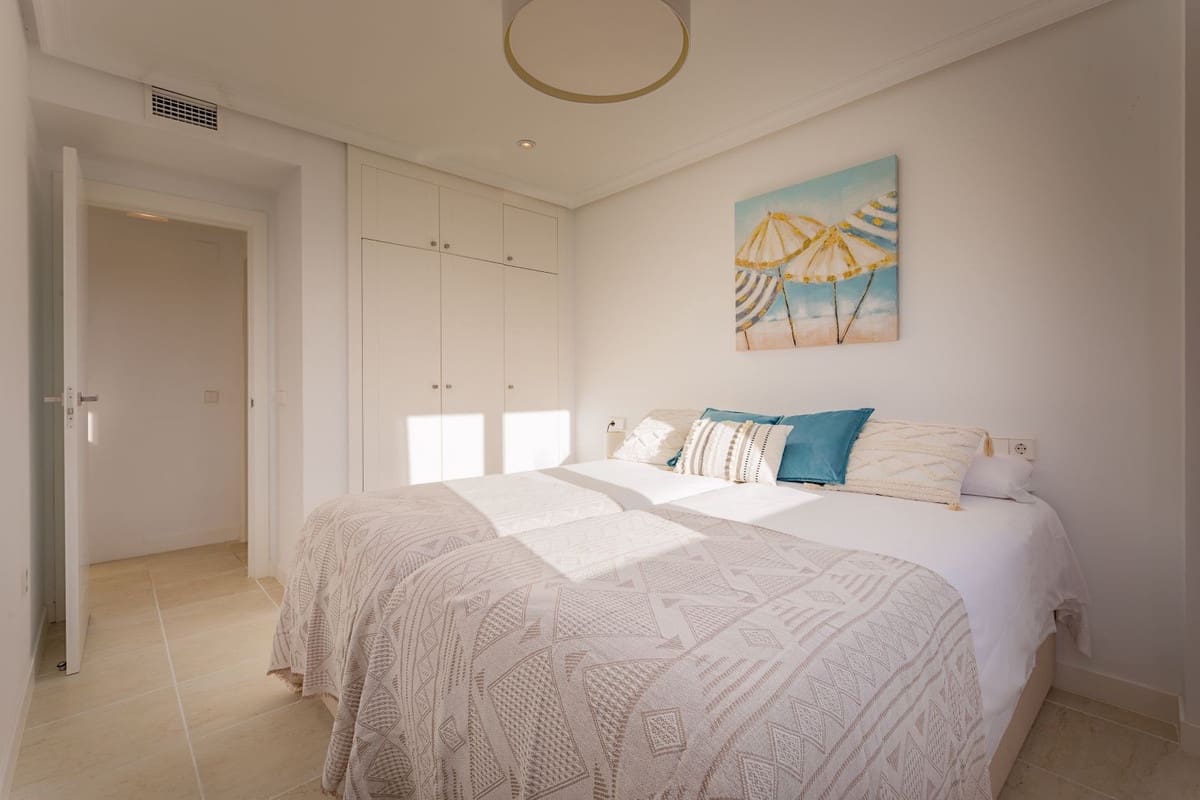 2 sovrum Takvåning till salu i Estepona med pool garage - 495 000 € (Ref: 9716709)