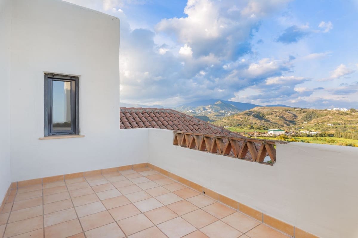 2 sovrum Takvåning till salu i Estepona med pool garage - 495 000 € (Ref: 9716709)