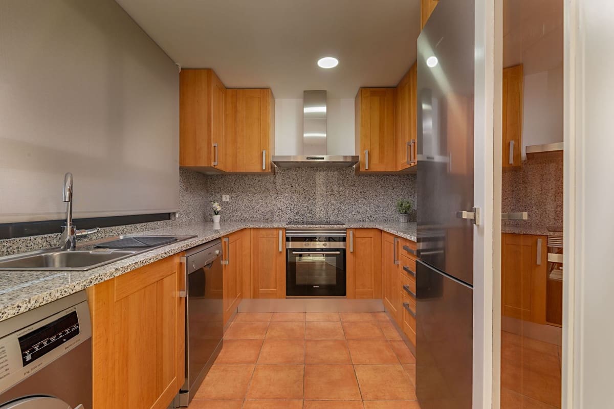 2 sovrum Takvåning till salu i Estepona med pool garage - 495 000 € (Ref: 9716709)