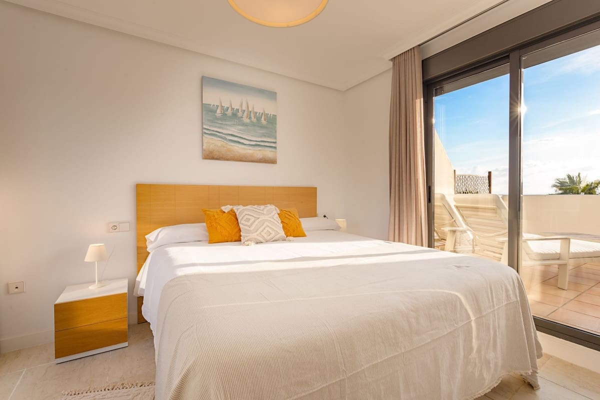 2 sovrum Takvåning till salu i Estepona med pool garage - 495 000 € (Ref: 9716709)