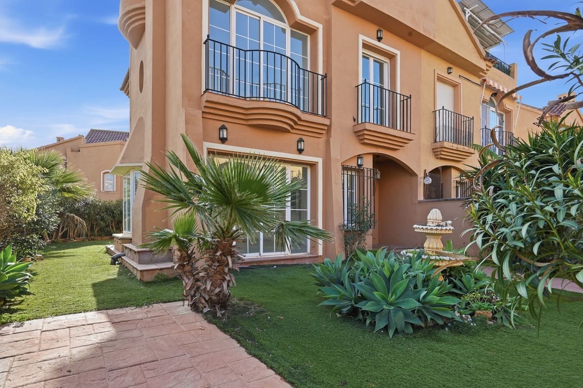 3 bedroom Townhouse for sale in Mijas Costa with pool garage - € 399,950 (Ref: 9719181)