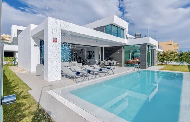 Chalet de 4 habitaciones en Calahonda, Mijas en venta con piscina garaje - 2.100.000 € (Ref: 9719183)