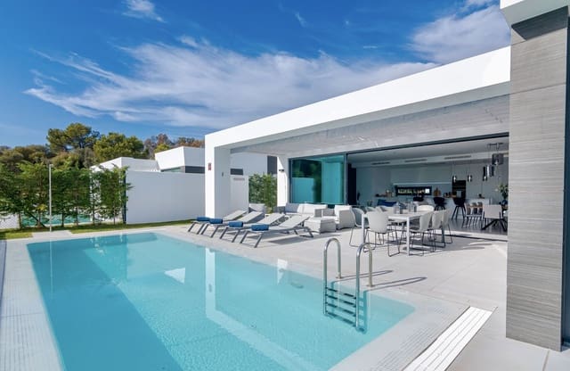 Chalet de 4 habitaciones en Calahonda, Mijas en venta con piscina garaje - 2.100.000 € (Ref: 9719183)