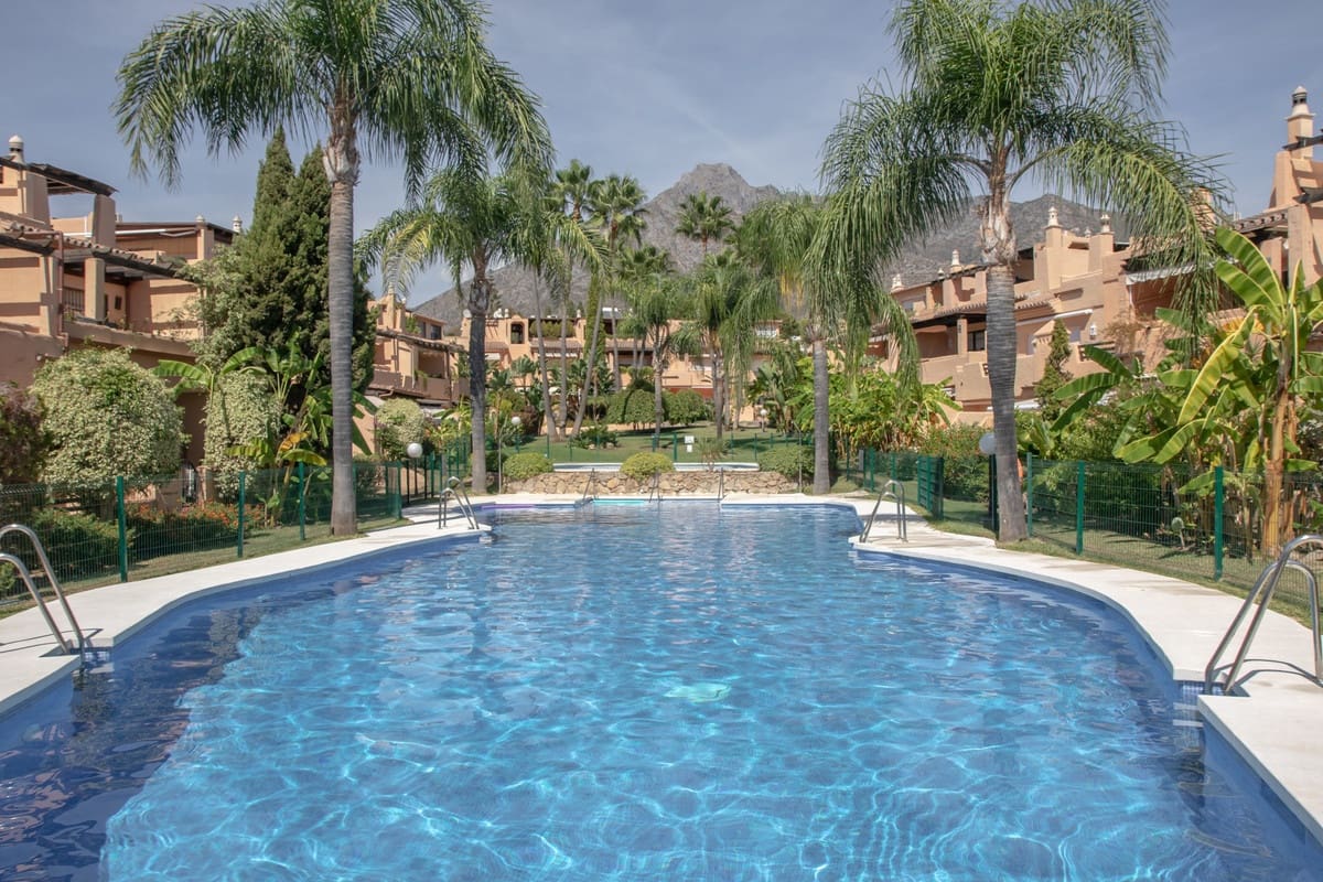 3 chambre Maison de Ville à vendre à Marbella avec garage - 1 165 000 € (Ref: 9720363)