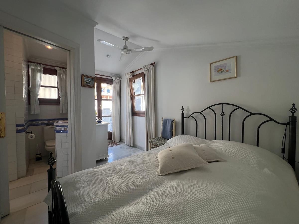 3 bedroom Townhouse for sale in New Golden Mile - € 565,000 (Ref: 9720784)