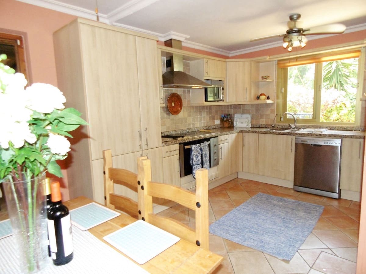 4 bedroom Townhouse for sale in Mijas Costa with pool garage - € 550,000 (Ref: 9720785)