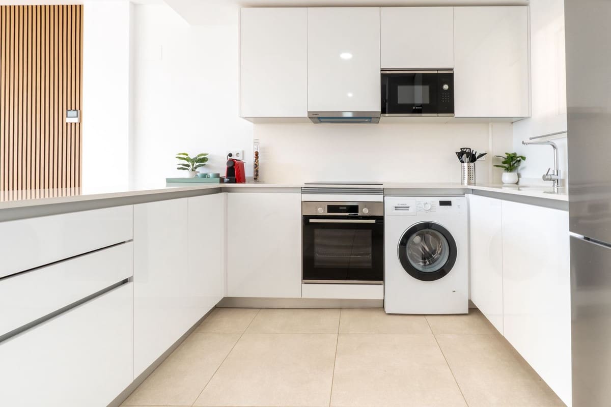 4 sypialnia Dom na sprzedaż w La Cala de Mijas z basenem garażem - 899 000 € (Ref: 9720923)