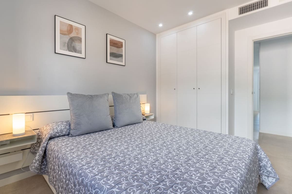 4 sypialnia Dom na sprzedaż w La Cala de Mijas z basenem garażem - 899 000 € (Ref: 9720923)