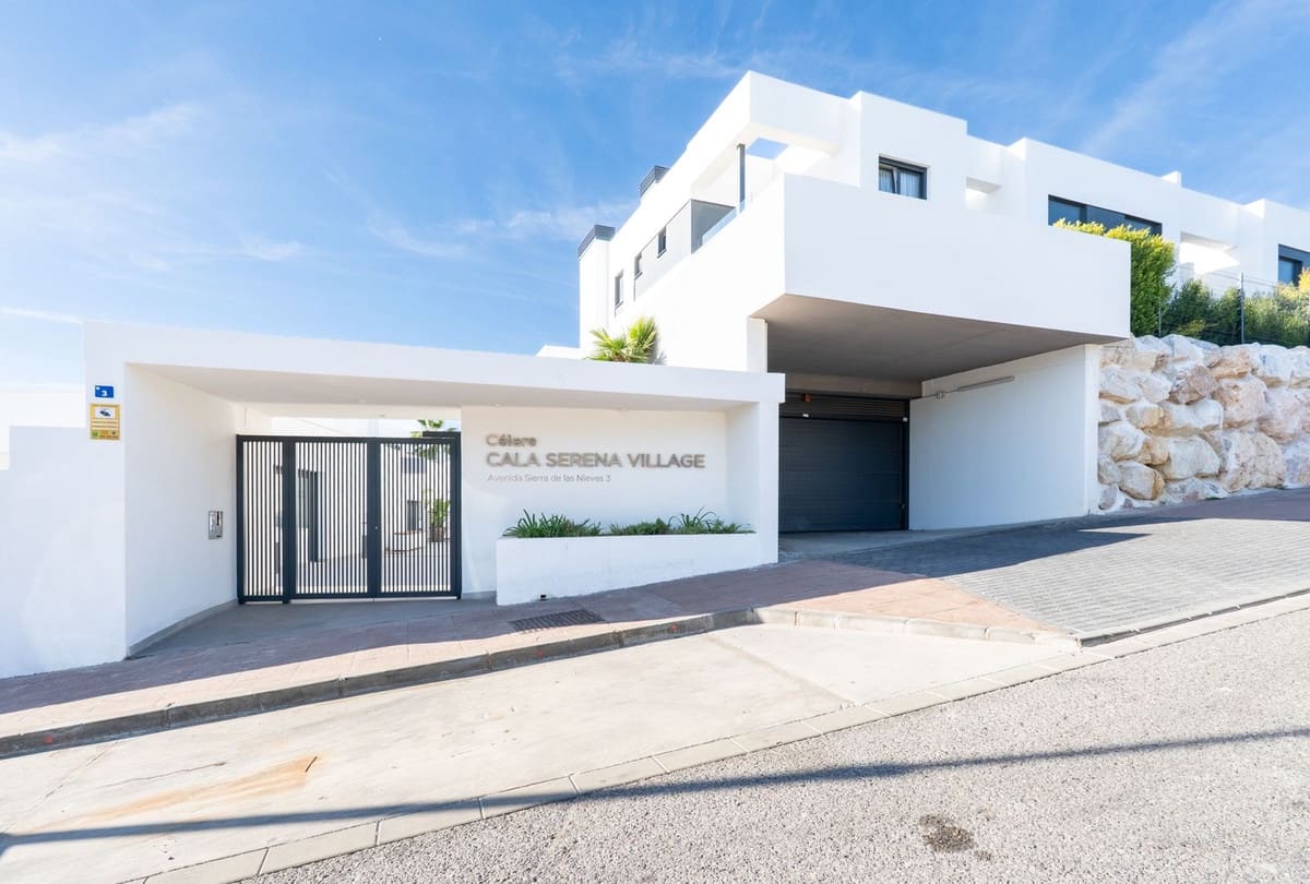 4 sypialnia Dom na sprzedaż w La Cala de Mijas z basenem garażem - 899 000 € (Ref: 9720923)