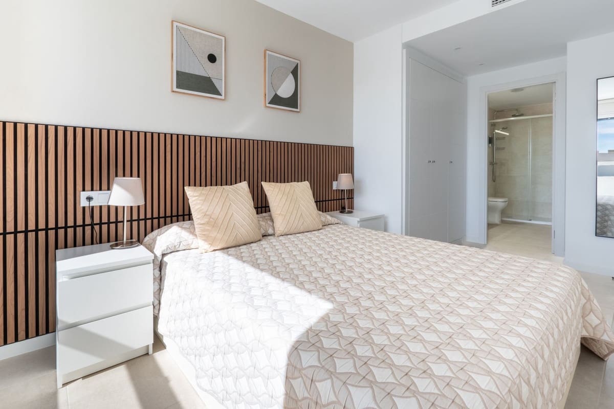 4 sypialnia Dom na sprzedaż w La Cala de Mijas z basenem garażem - 899 000 € (Ref: 9720923)