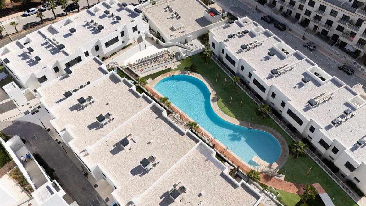 4 sypialnia Dom na sprzedaż w La Cala de Mijas z basenem garażem - 899 000 € (Ref: 9720923)