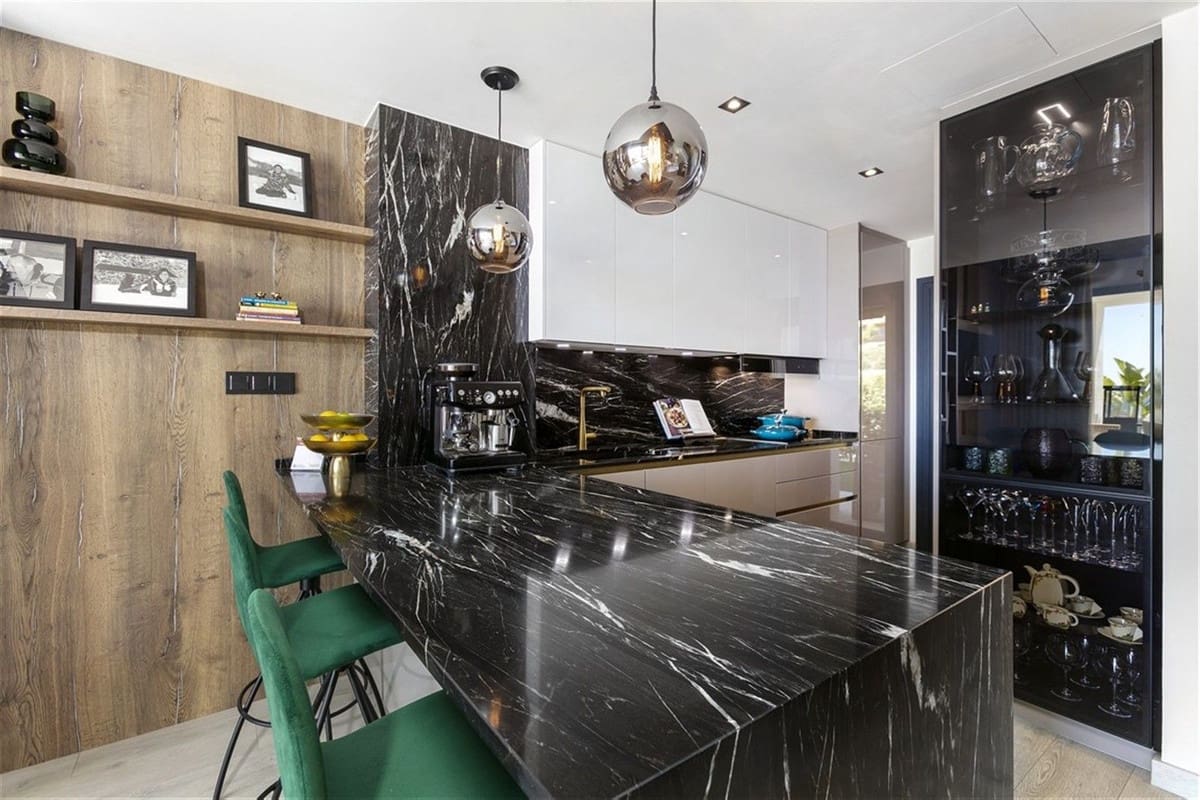 3 soverom Hus til salgs i Manilva med svømmebasseng garasje - € 795 000 (Ref: 9720924)