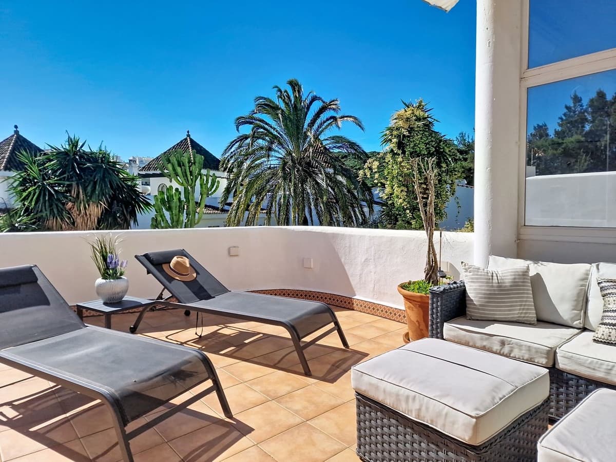 3 sypialnia Dom na sprzedaż w La Duquesa / Puerto de la Duquesa z basenem garażem - 510 000 € (Ref: 9723582)