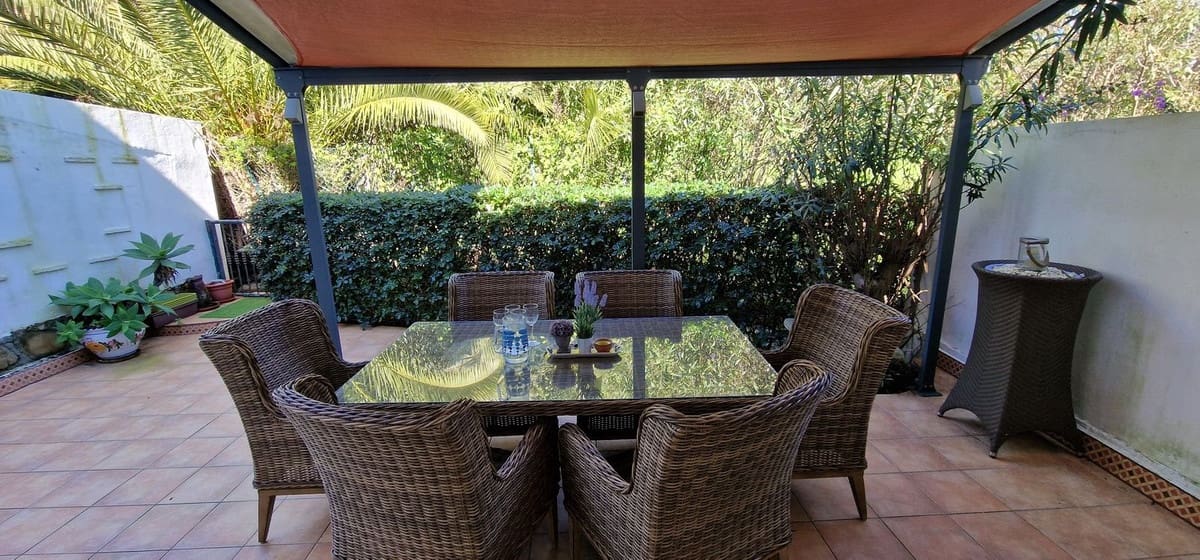 3 sypialnia Dom na sprzedaż w La Duquesa / Puerto de la Duquesa z basenem garażem - 510 000 € (Ref: 9723582)