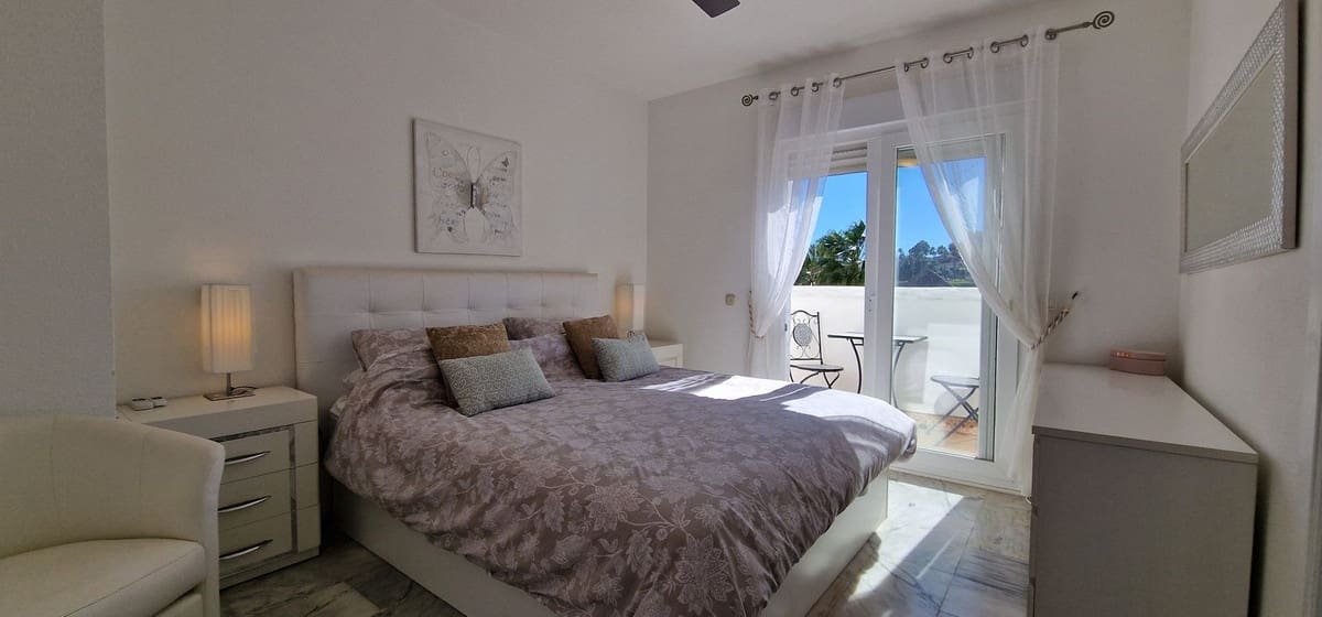 3 sypialnia Dom na sprzedaż w La Duquesa / Puerto de la Duquesa z basenem garażem - 510 000 € (Ref: 9723582)