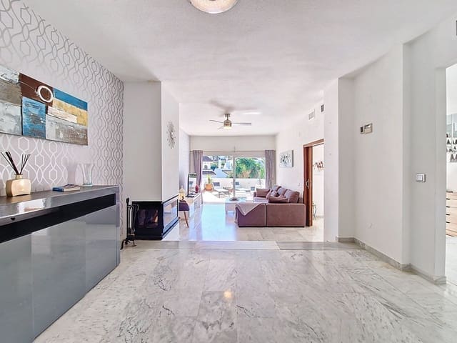 3 sypialnia Dom na sprzedaż w La Duquesa / Puerto de la Duquesa, Manilva z basenem garażem - 510 000 € (Ref: 9723582)