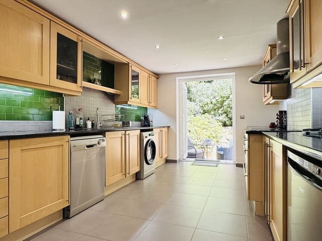 4 chambre Maison de Ville à vendre à La Duquesa / Puerto de la Duquesa, Manilva avec piscine garage - 475 000 € (Ref: 9723584)