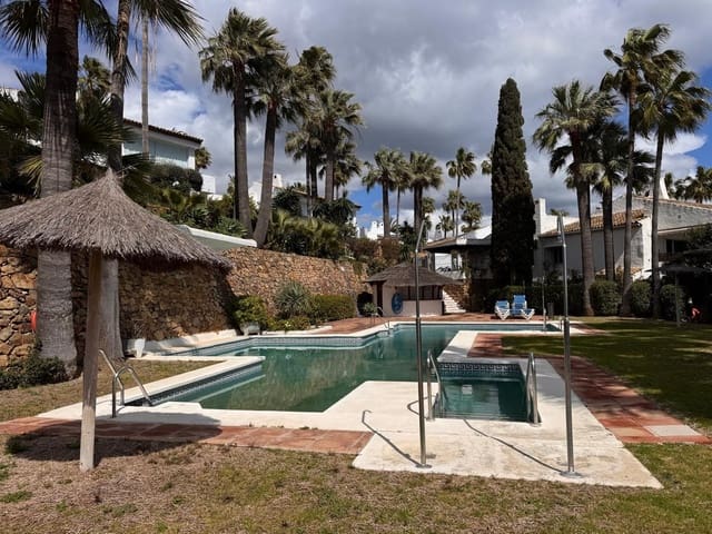 3 makuuhuone Omakotitalo myytävänä paikassa Manilva mukana uima-altaan 
autotalli - 570 000 € (Ref: 9726193)