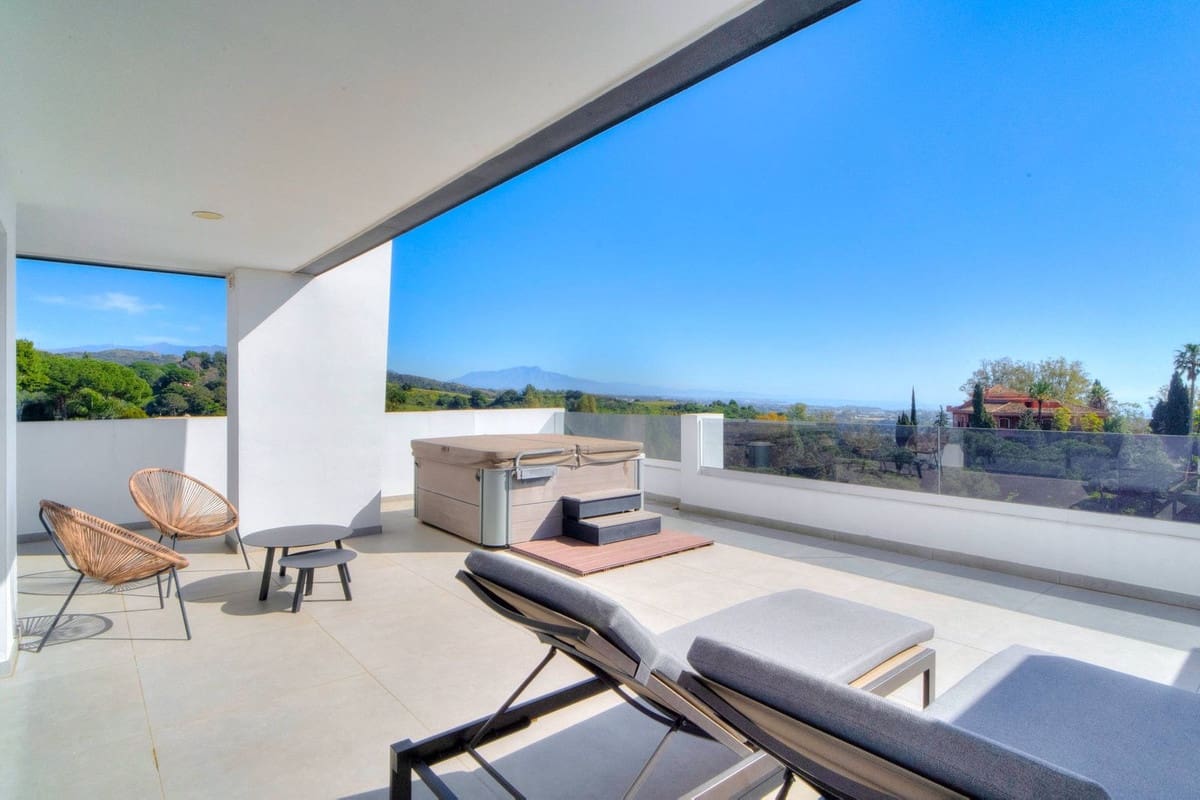 4 sypialnia Apartament na sprzedaż w Estepona z basenem garażem - 1 400 000 € (Ref: 9727442)