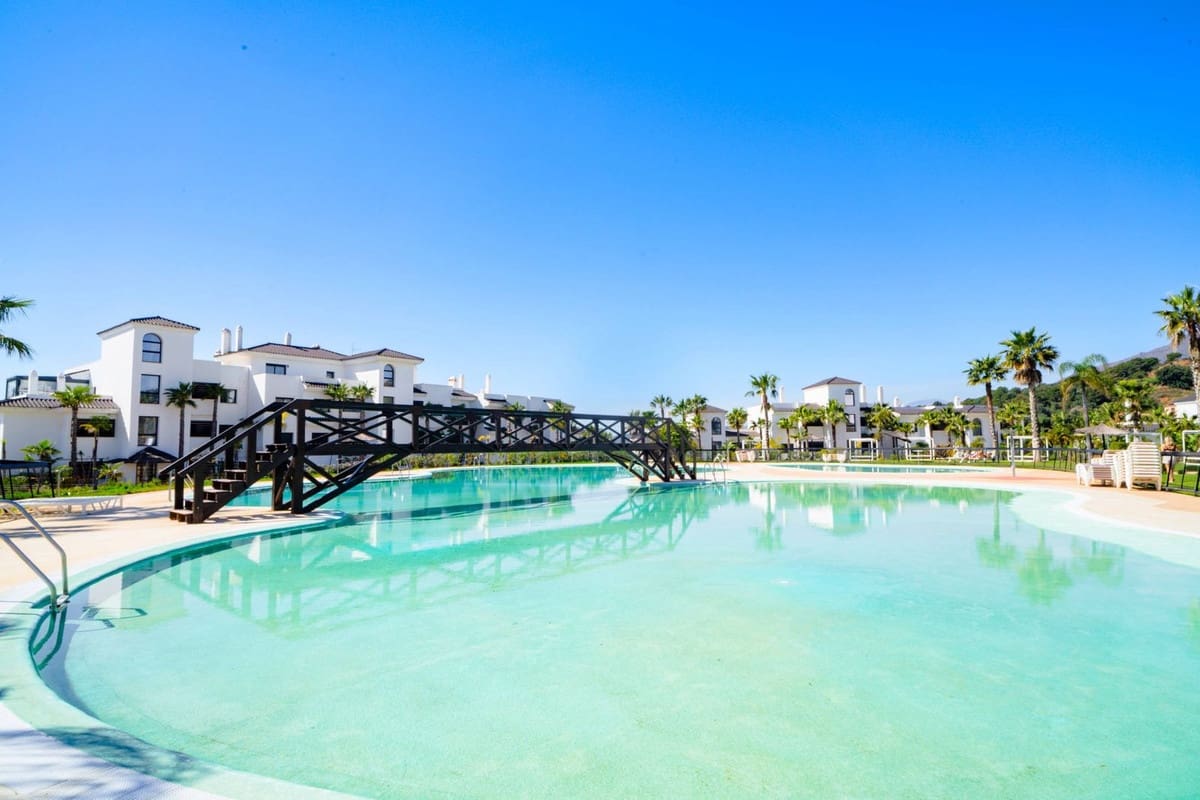 4 sypialnia Apartament na sprzedaż w Estepona z basenem garażem - 1 400 000 € (Ref: 9727442)