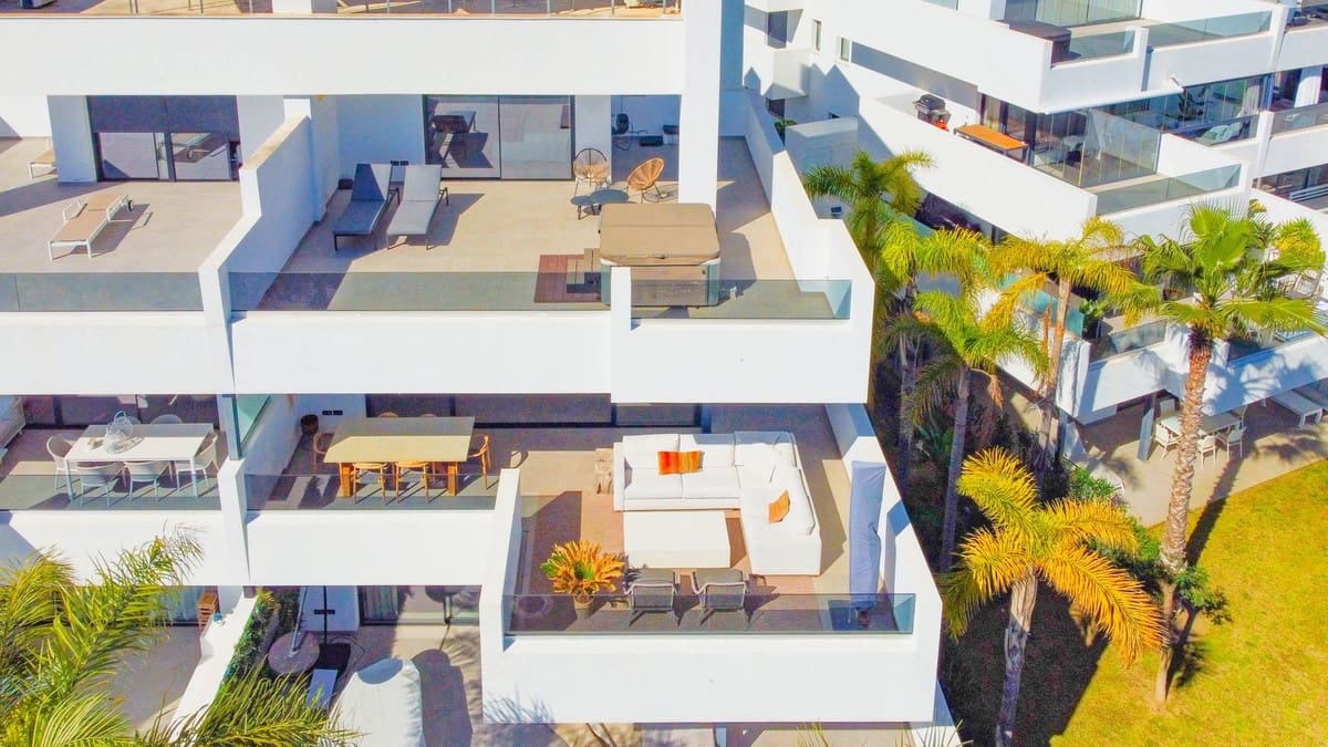 4 sypialnia Apartament na sprzedaż w Estepona z basenem garażem - 1 400 000 € (Ref: 9727442)