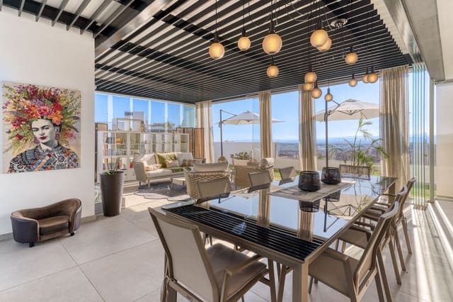 2 sovrum Takvåning till salu i Estepona med pool garage - 998 000 € (Ref: 9727443)