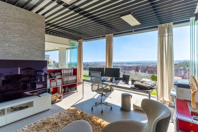 2 sovrum Takvåning till salu i Estepona med pool garage - 998 000 € (Ref: 9727443)