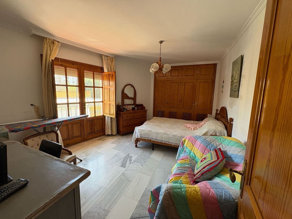 5 sypialnia Dom na sprzedaż w Estepona - 875 000 € (Ref: 9727445)