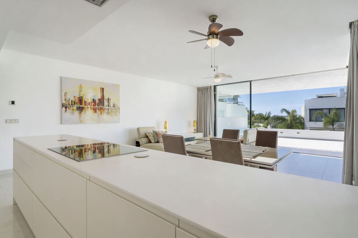 3 bedroom Apartment for sale in Estepona with pool garage - € 850,000 (Ref: 9727446)