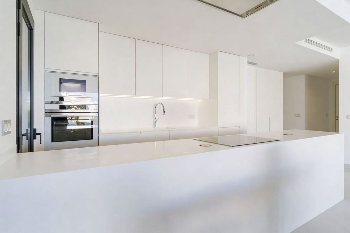 3 bedroom Apartment for sale in Estepona with pool garage - € 850,000 (Ref: 9727446)