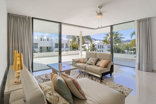 3 bedroom Apartment for sale in Estepona with pool garage - € 850,000 (Ref: 9727446)