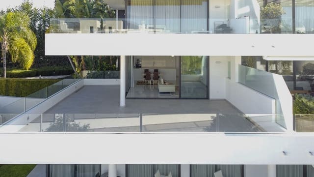 3 bedroom Apartment for sale in Estepona with pool garage - € 850,000 (Ref: 9727446)