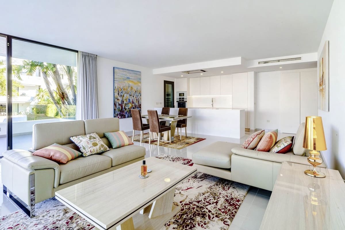 3 bedroom Apartment for sale in Estepona with pool garage - € 850,000 (Ref: 9727446)